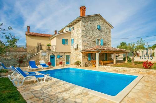 Pets Friendly, Fully Fenced Villa Angela With Pool