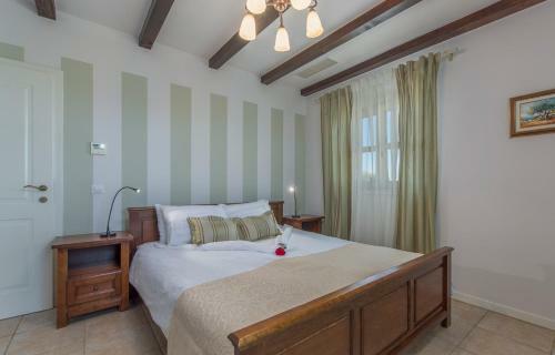 Luxury Villa Sana With Pool And Relaxing Panoramic View