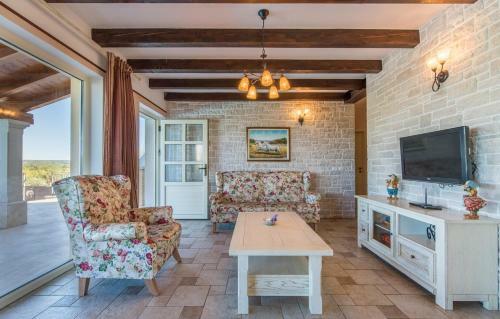 Luxury Villa Sana With Pool And Relaxing Panoramic View
