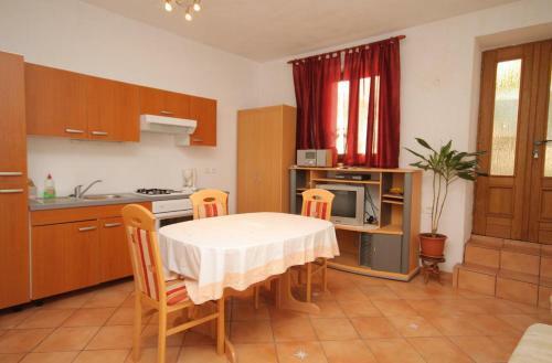 Apartments By The Sea Senj - 5570