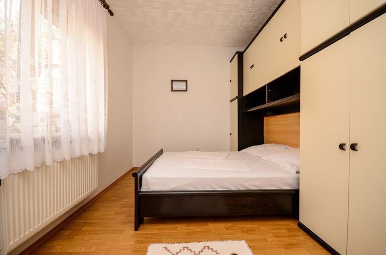 Apartment Mate