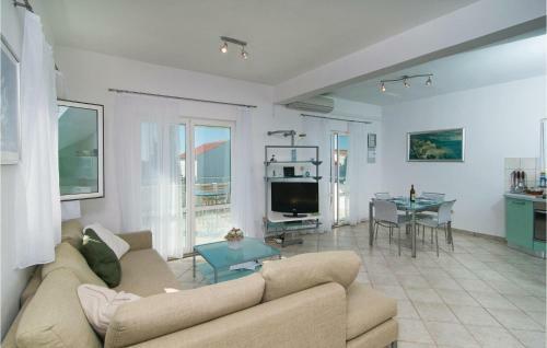 Three-bedroom Holiday Home Sevid With Sea View 09