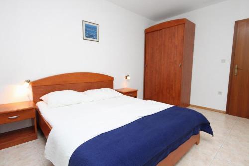 Apartments By The Sea Sevid (trogir) - 6024