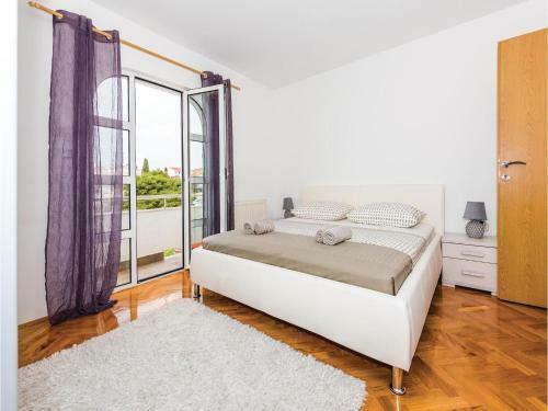 Three-bedroom Holiday Home In Sibenik