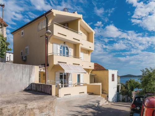 Three-bedroom Holiday Home In Sibenik