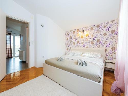 Three-bedroom Holiday Home In Sibenik