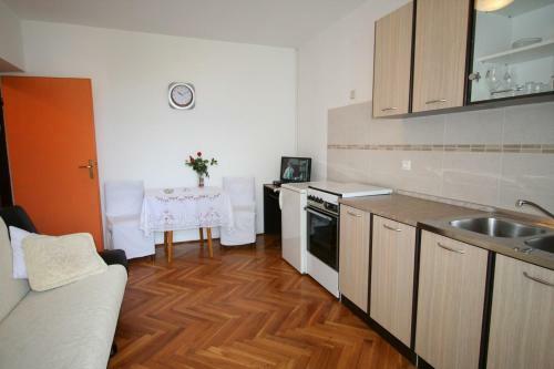Apartment In Silo/insel Krk 14599