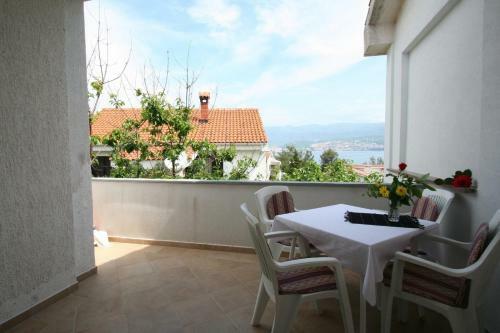 Apartment In Silo/insel Krk 14599