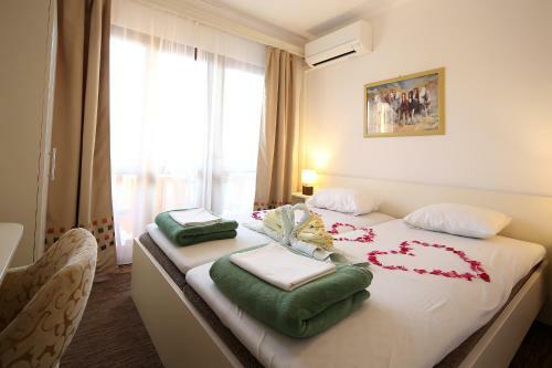 Hostal Guest House Zeba & Riviera