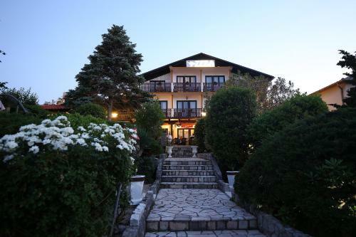 Hostal Guest House Zeba & Riviera