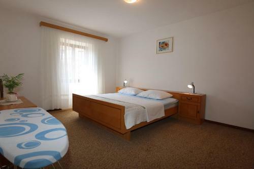 Apartment In Silo/insel Krk 13573