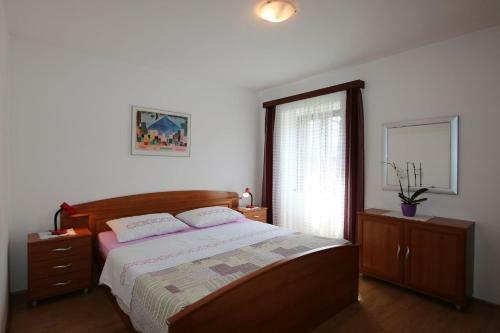 Apartment In Silo/insel Krk 13573