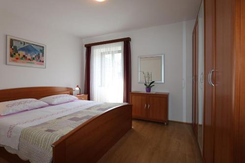 Apartment In Silo/insel Krk 13573