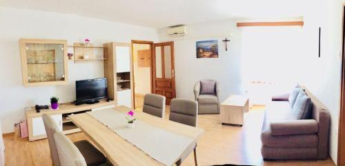 Apartment In Silo/insel Krk 13573