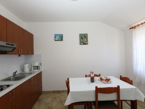 Apartment In Silo/insel Krk 13588