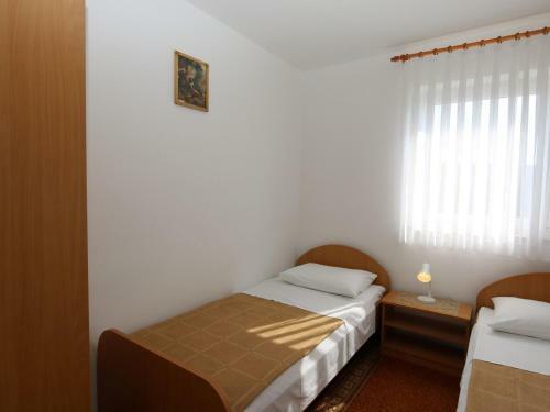 Apartment In Silo/insel Krk 13588
