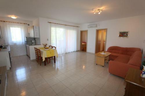 Apartment In Silo/insel Krk 13582