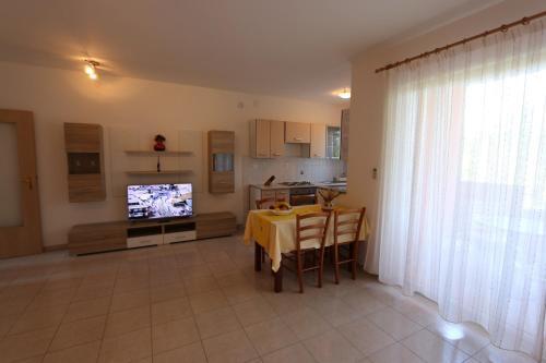 Apartment In Silo/insel Krk 13582