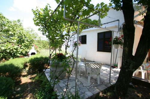 Apartment In Silo/insel Krk 13468