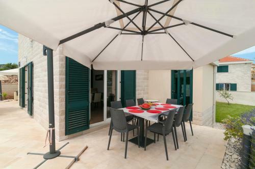 Skrip Villa Sleeps 6 Pool Air Con Wifi
