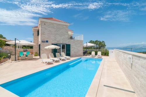 Skrip Villa Sleeps 6 Pool Air Con Wifi