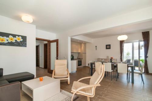 Skrip Villa Sleeps 6 Pool Air Con Wifi