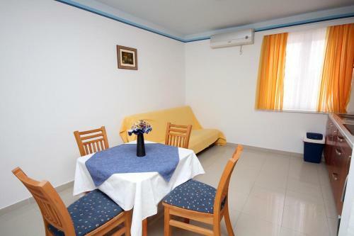 Apartment Slano 3183b