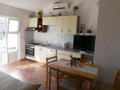 Apartments In Slatine/insel Ciovo 35465