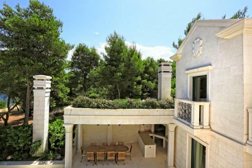 Slatine Villa Sleeps 9 Pool Air Con Wifi