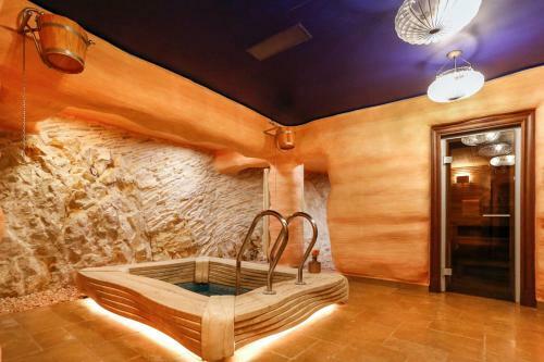 Slatine Villa Sleeps 9 Pool Air Con Wifi