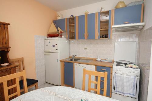 Apartments With A Parking Space Slatine (ciovo) - 5998