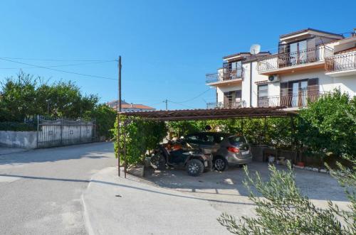 Apartment Slatine 12176b