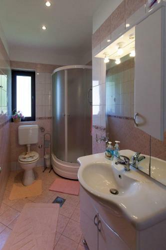 Apartment In Jadranovo 13934