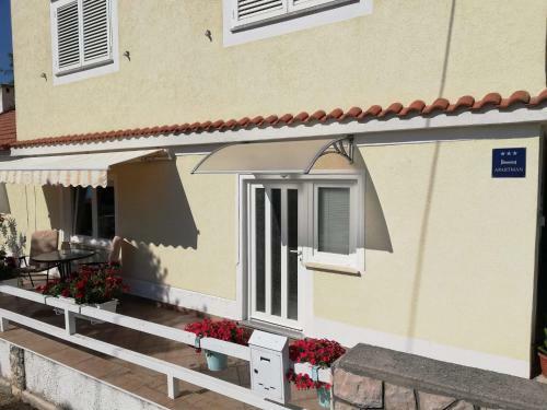 Apartment In Smrika 14264