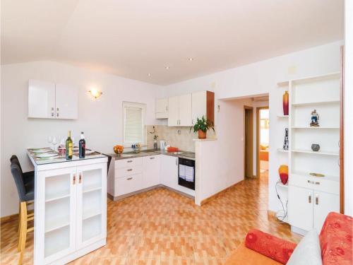 Three-bedroom Apartment In Sobra