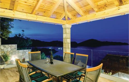 Three-bedroom Apartment In Sobra