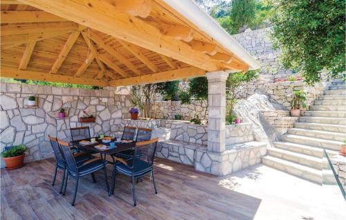 Three-bedroom Apartment In Sobra