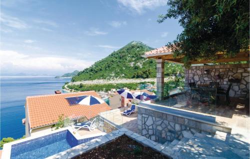 Three-bedroom Apartment In Sobra