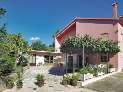 One-bedroom Apartment In Putini