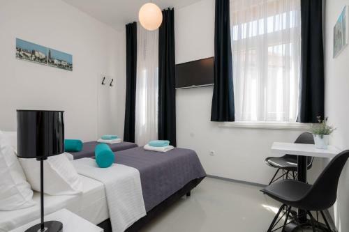 Apartamentos Plr-peristyle Luxury Rooms