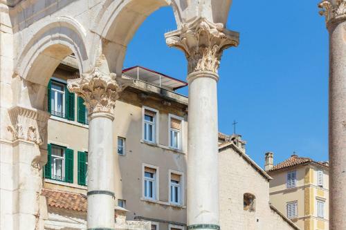 Apartamentos Plr-peristyle Luxury Rooms
