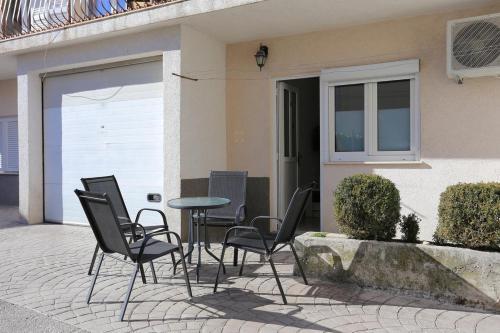 Apartment Split 11518b
