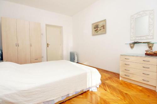 Apartments With Wifi Split - 6028