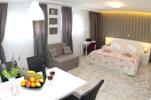 Studio Apartments Mirakul