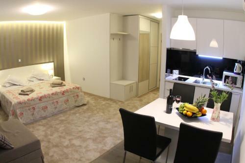 Studio Apartments Mirakul