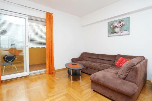 Apartment Split 11623b