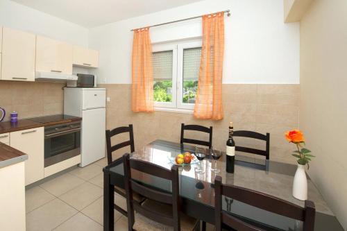 Apartment Split 11623b