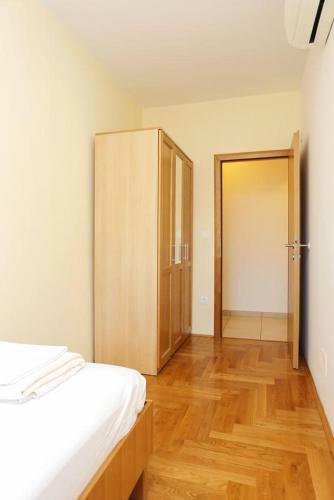 Apartment Split 11623b