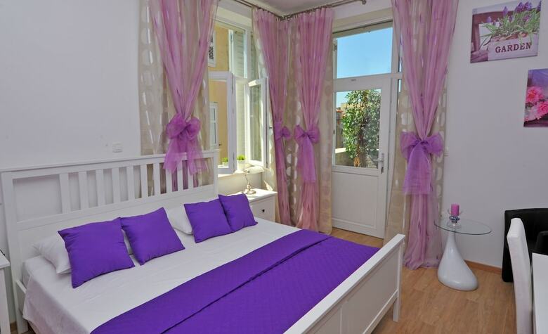 Hostal Luxury Rooms Nirvana
