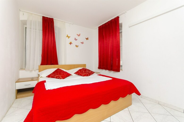Hostal Apartment And Room Old Town
